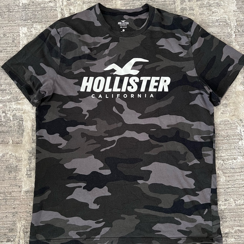 Hollister Black and Gray Camo Short Sleeve Tee